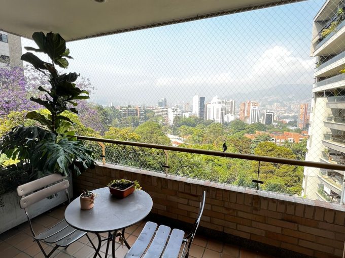 415AP Alquiler de apartamento en Medellín, sector El Poblado, barrio aguacatala, 2 habitaciones, AMOBLADO