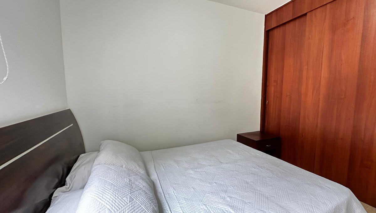 417AP Alquiler de apartamento en Medellín, sector El Poblado, barrio oviedo, 3 habitaciónes, AMOBLADO . (2)