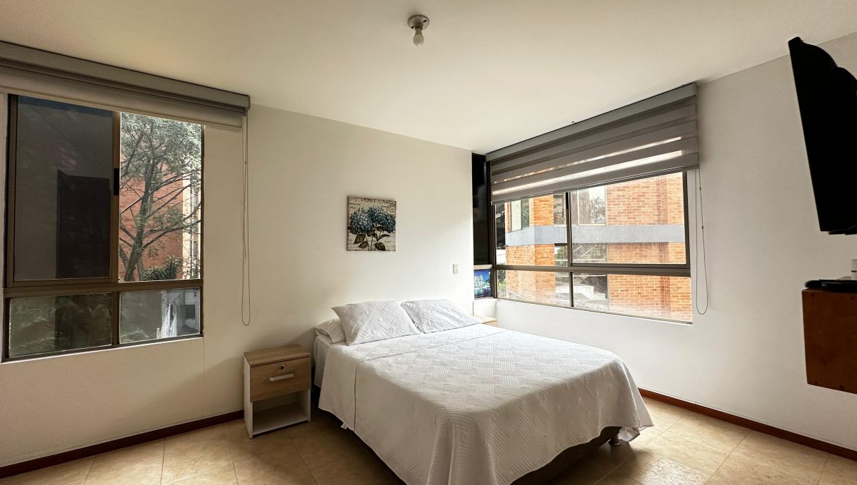 417AP Alquiler de apartamento en Medellín, sector El Poblado, barrio oviedo, 3 habitaciónes, AMOBLADO . (8)