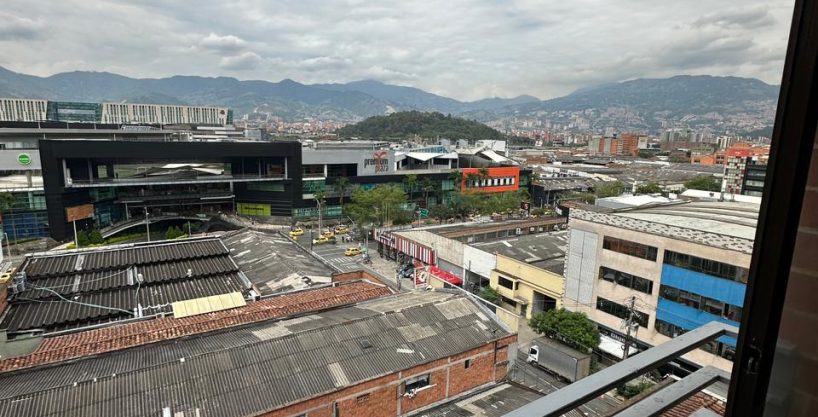 412AP Alquiler de apartamento en Medellín, sector El Poblado, barrio San Diego, 1 habitación, amoblado.