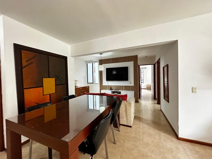 417AP Alquiler de apartamento en Medellín, sector El Poblado, barrio oviedo, 3 habitaciónes, AMOBLADO .