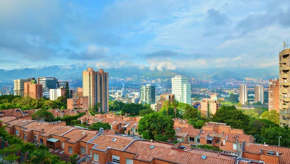 420AP Arriendo de apartamento en Medellín, sector El Poblado, barrio castropol, AMOBLADO. (1)