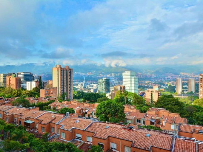 420AP Arriendo de apartamento en Medellín, sector El Poblado, barrio castropol, AMOBLADO.